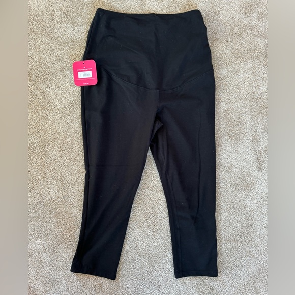 NWT Isabel Maternity over the belly black capris. Size medium. - Picture 1 of 1